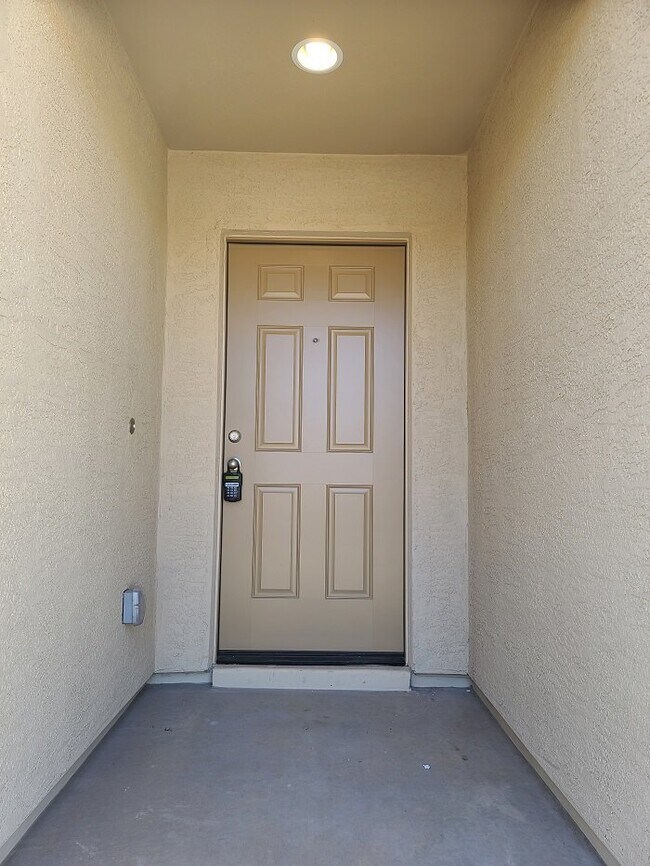 Foto del edificio - "Charming 4-Bedroom Oasis with 2 Full Bath...