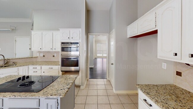 Building Photo - 1629 Bennington Dr