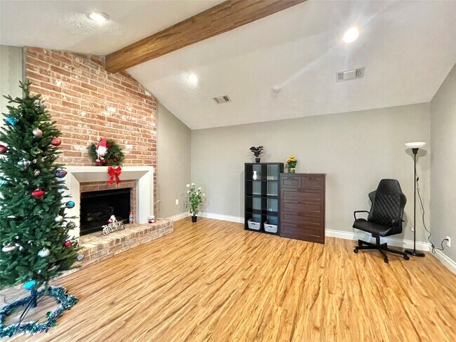 Building Photo - 3023 Sam Houston Dr