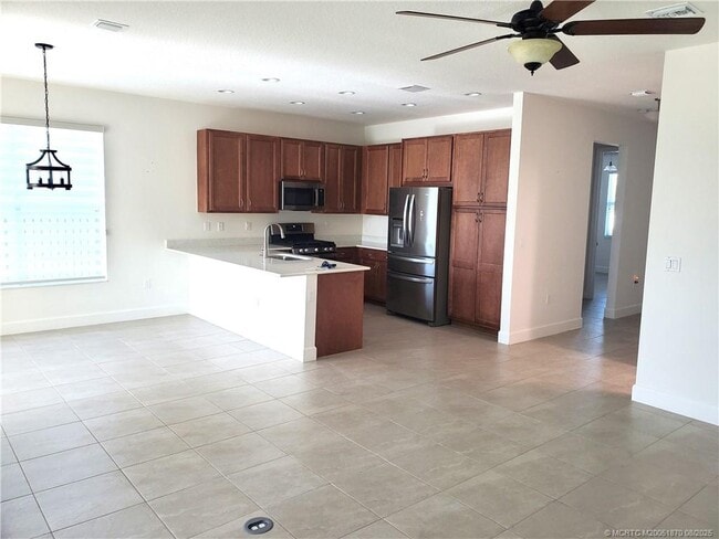 Building Photo - 11681 SW Oceanus Blvd