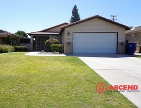Building Photo - 3609 Villa Lante St