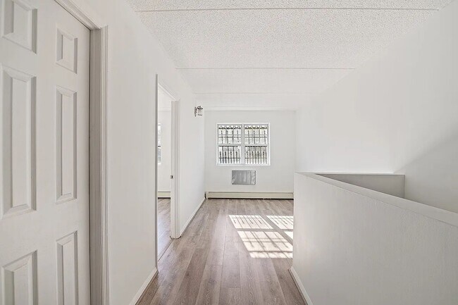 Foto del edificio - 482 Central Ave