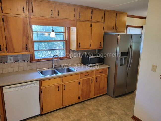 Building Photo - Charming 4 Bedroom Home in Brookhaven!