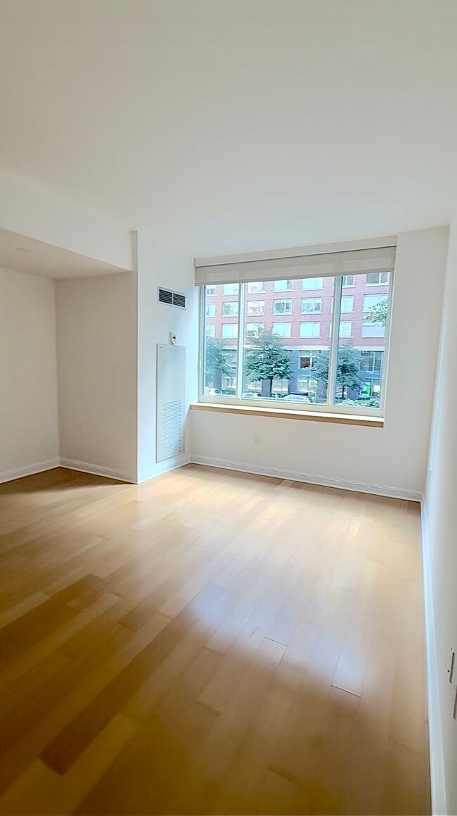 Photo - 211 N End Ave Apartment