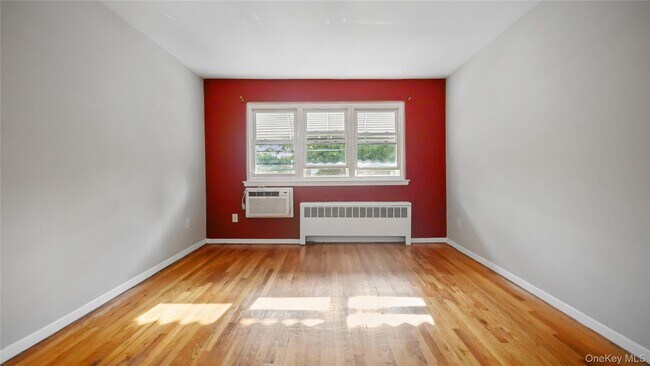 Foto del edificio - 3610 Baychester Ave
