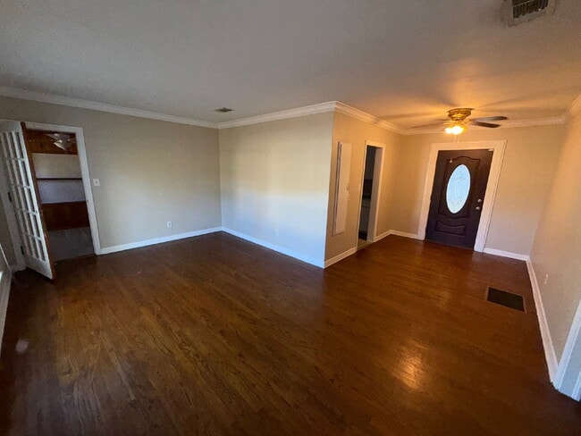 Building Photo - Beautiful 3-Bedroom, 2-Bath Home for Rent  This well-maintained home features central heating and...