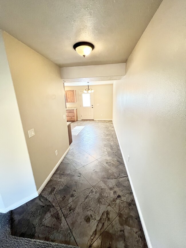 Building Photo - 450 W 200 S