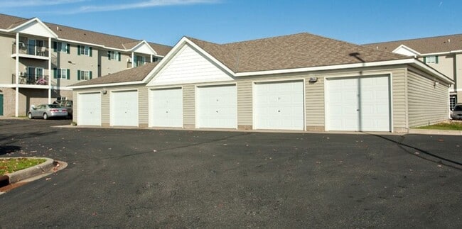Interior Photo - Eagle Pointe (2550 Voyageur)