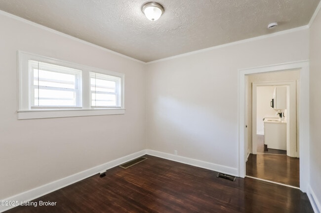 Building Photo - 110 S 41st St