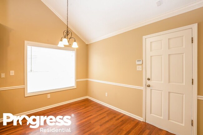 Foto del edificio - 6662 Dawnhill Rd