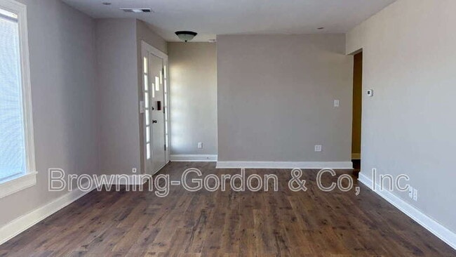 Foto del edificio - 328 E Thompson Ln