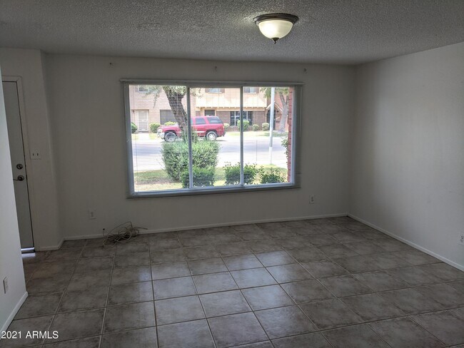 Building Photo - 4365 W Ocotillo Rd