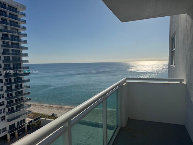 Foto del edificio - 3001 S Ocean Dr