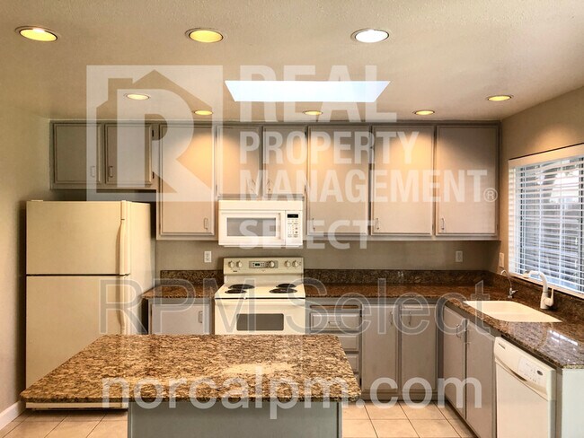 Foto del edificio - 3428 Spartan Way