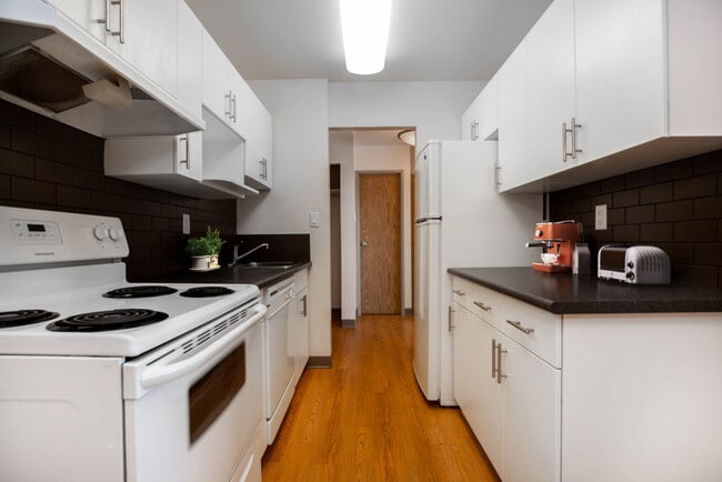 Building Photo - 70 Donwood Dr