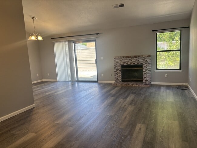 Building Photo - 2213 Camborne Dr