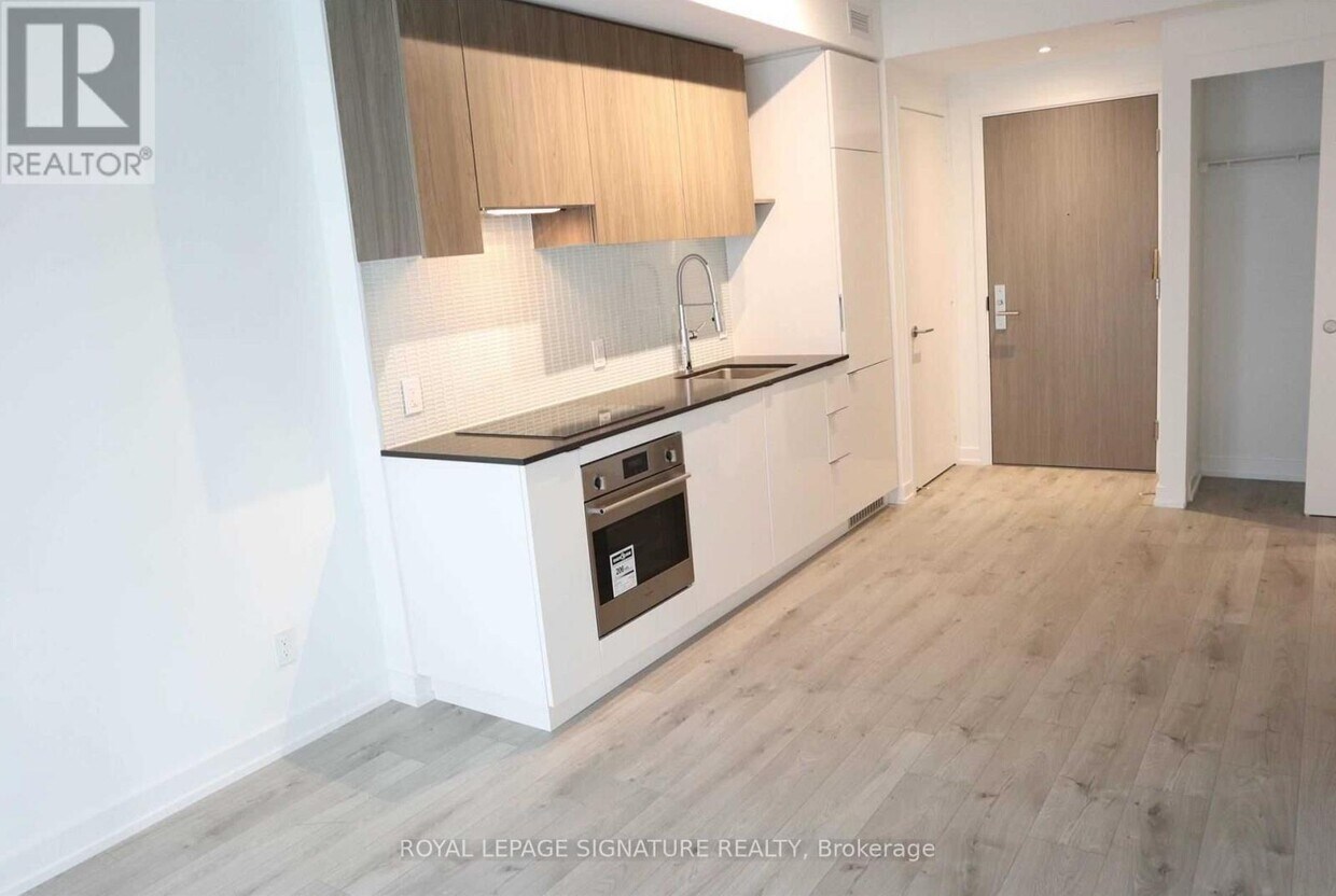 Photo du bâtiment - 161 Roehampton Ave