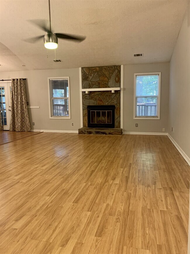 Building Photo - 401 Rockingham Ln