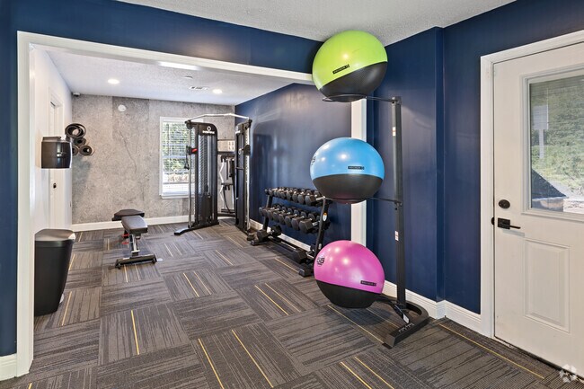 Sienna Square - Centro de fitness - Alexis Chase