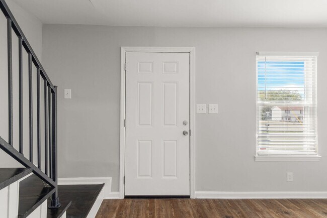 Foto del edificio - 238-240-240 Walnut Crest Dr