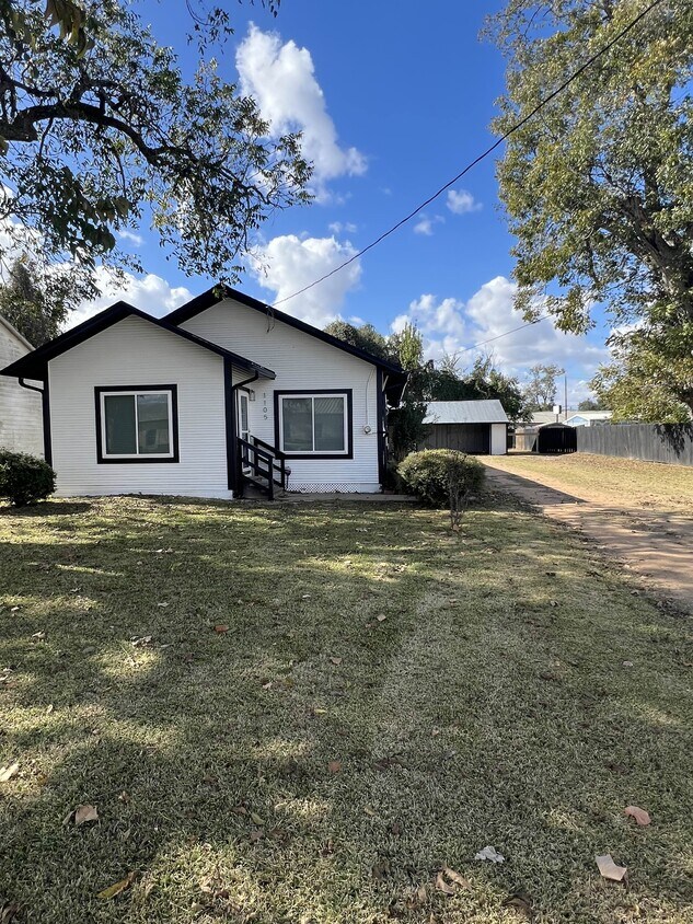 Foto principal - 1105 N Rusk St