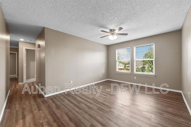 Photo - 319 SE 3rd St Apartment