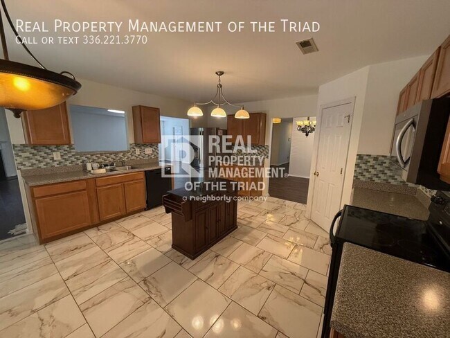 Foto del edificio - 4547 Brimmer Pl Dr
