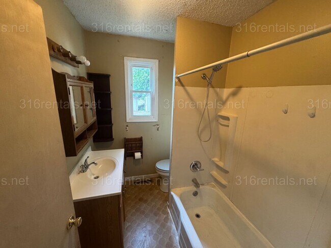 Foto del edificio - $1150 - 3 bed 1 bath - Single Family Home