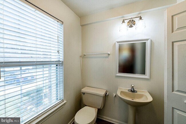 Building Photo - 9410 Loch Leven Ct