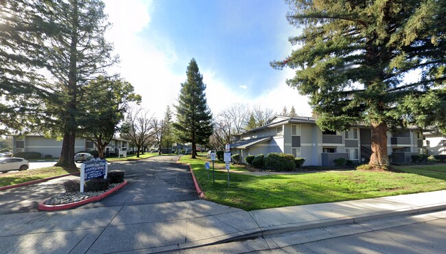 Building Photo - 1650 Forest Ave