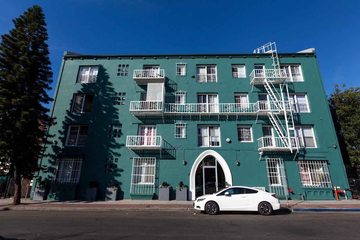 Primary Photo - 1025 N Serrano Ave