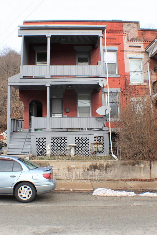 Primary Photo - 556 Middle Ave