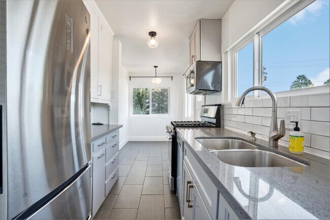 Foto del edificio - 5737 Claremont Ave