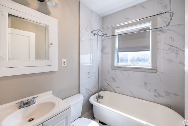 Foto del edificio - 301-311 W Leuda St