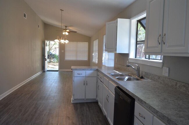 Building Photo - 129 Magnolia Ln