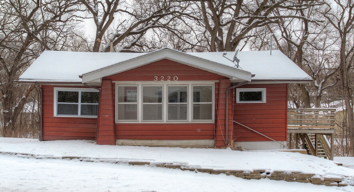 Foto principal - Beautiful 3 Bedroom 1 Bath Home - Pyramid ...