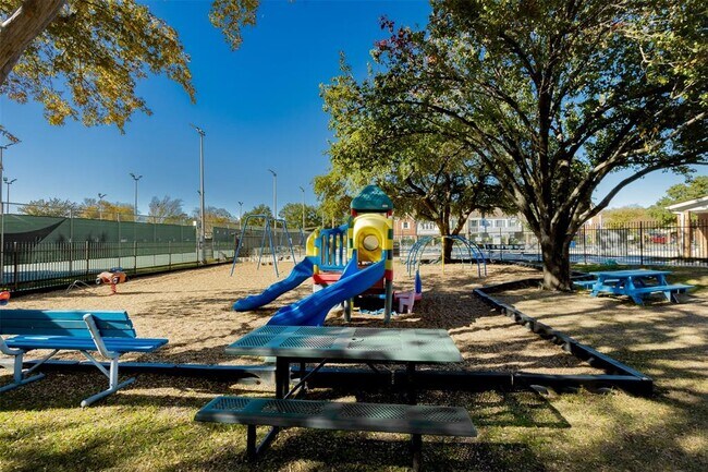 Building Photo - 14357 Misty Meadow Ln