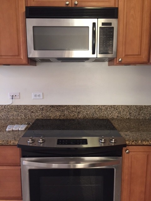 Stove/Microwave - 1138 Hassinger St