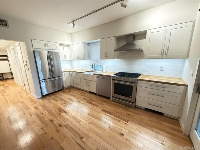 Building Photo - 437 Warburton Ave