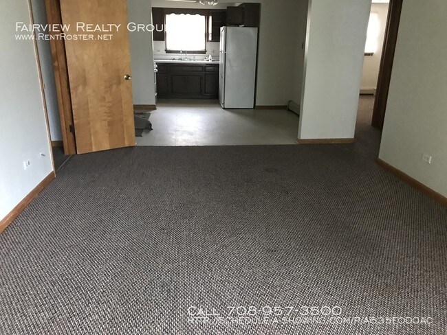 Building Photo - 17385 70th Ave - F - 2 beds, 1 full bath