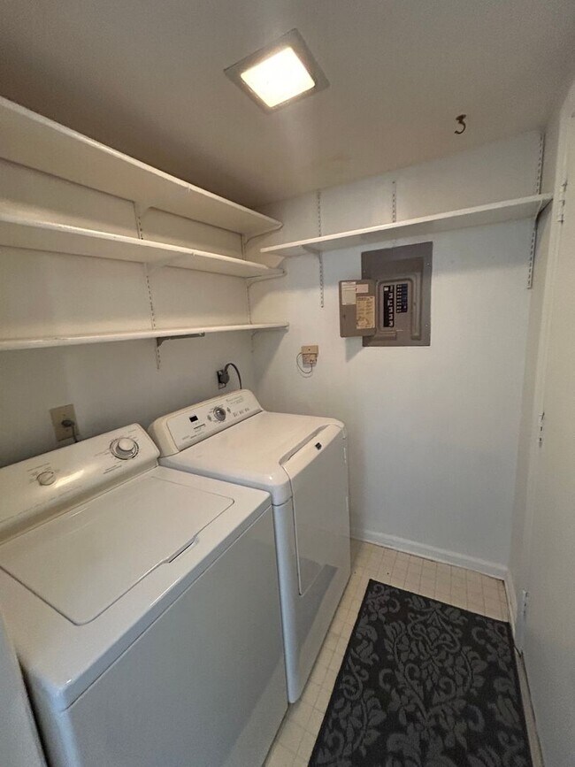 Foto del edificio - 2 Bedroom Townhome Available now!