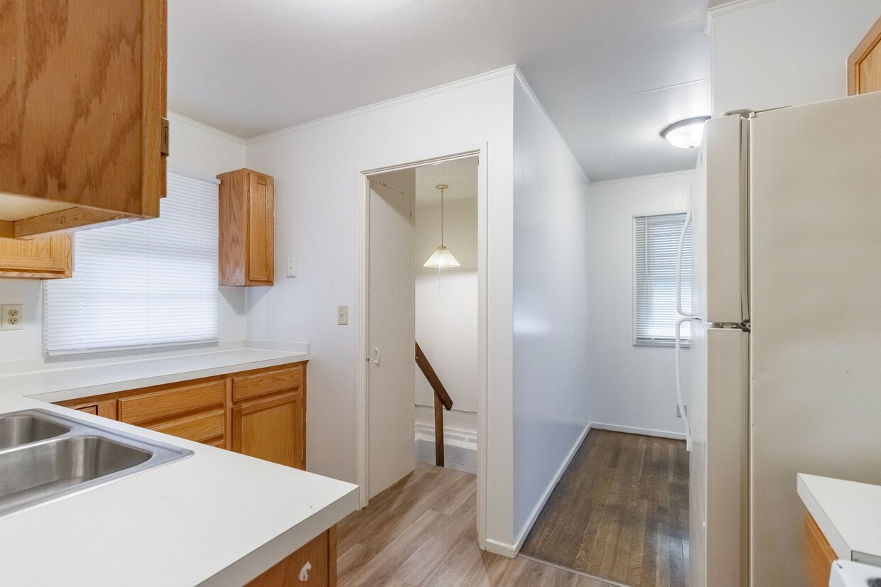 Primary Photo - Cute 2 Bedroom Home New Luxury Vinyl Floor...