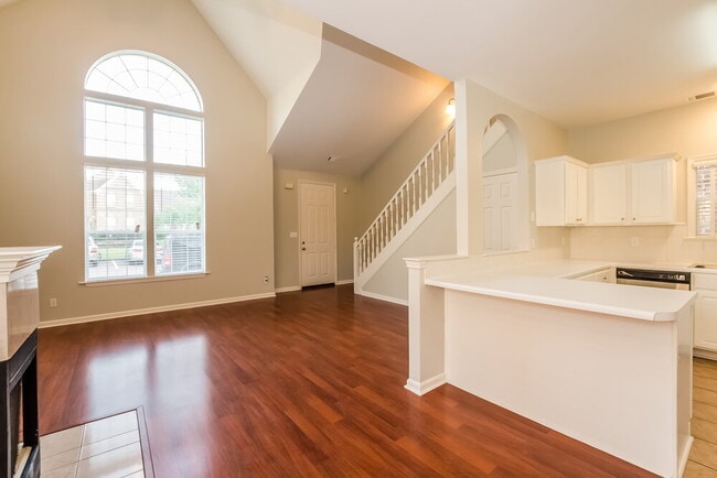 Building Photo - 10436 Sunnybrook Cir