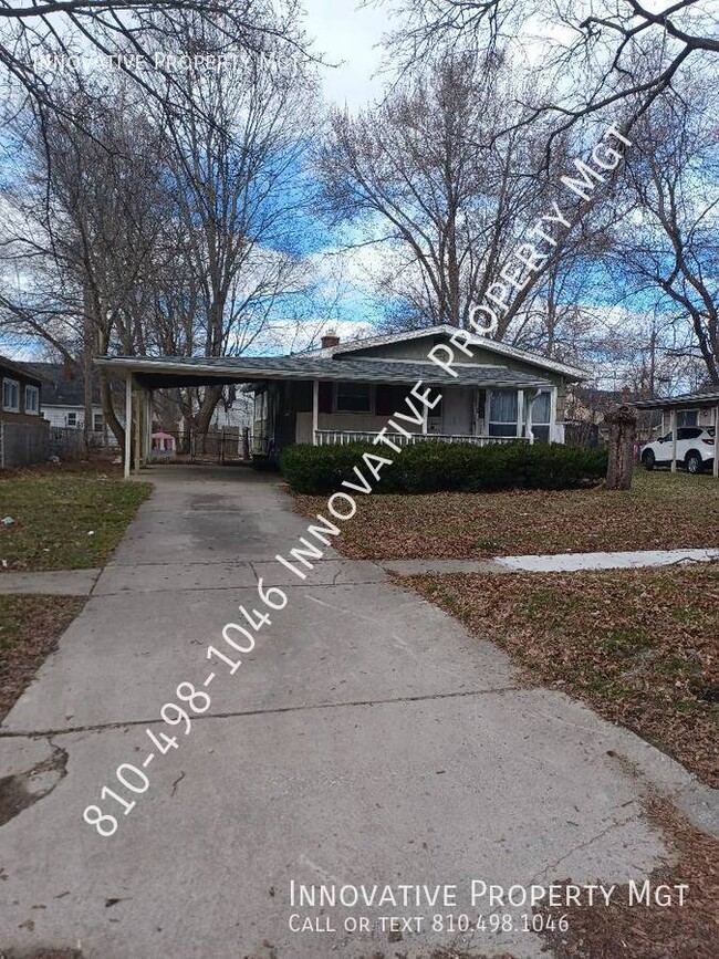 Building Photo - 3 Bedroom, Car port and covered porch!