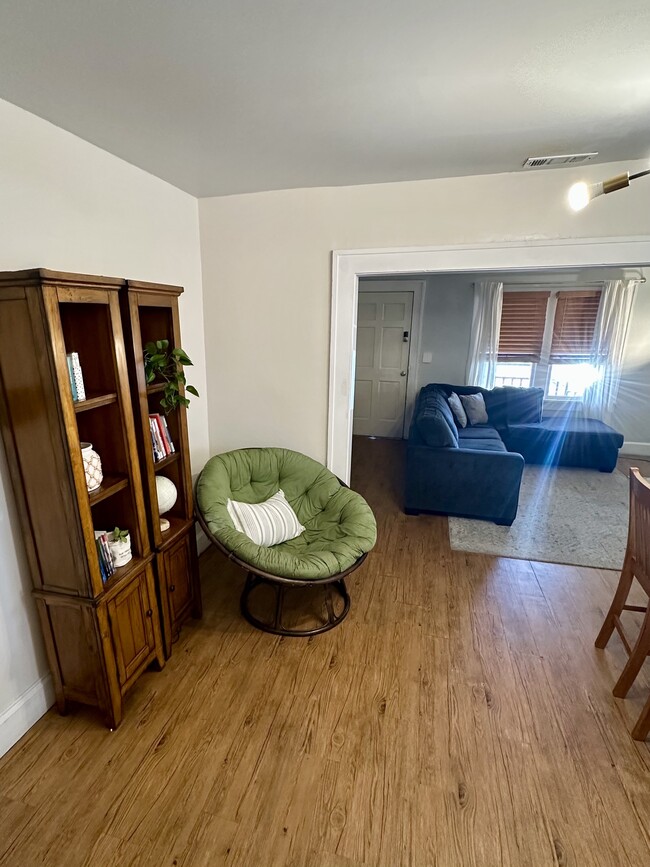 Cozy Reading Corner - 1618 Scranton St S