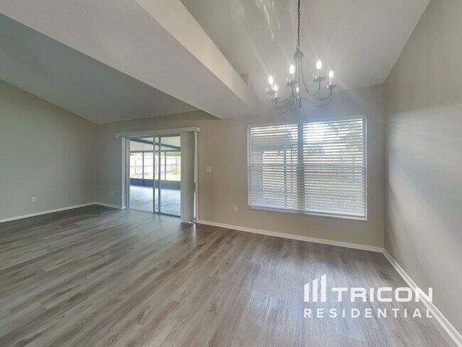 Building Photo - 2026 Shadow Pine Drive Brandon FL