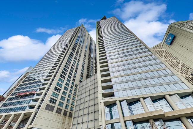 Luxury Building - 600 N Lake Shore Dr