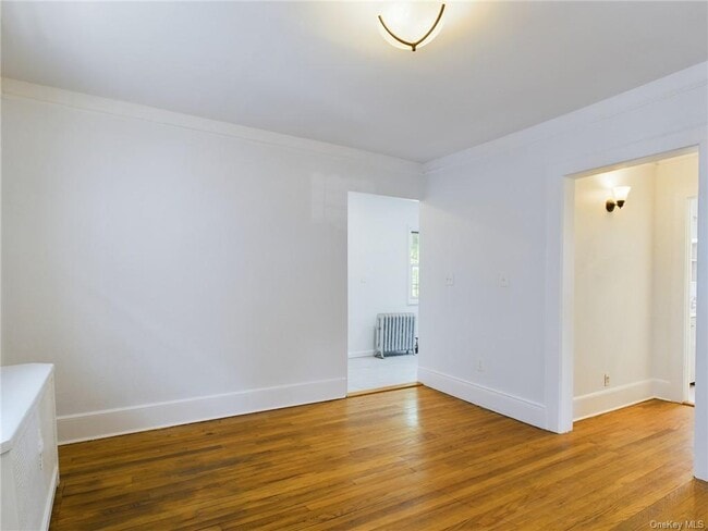 Building Photo - 427 S 6th Ave
