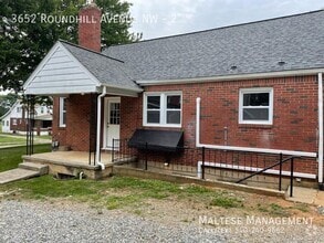 Building Photo - 3652 Roundhill Ave NW