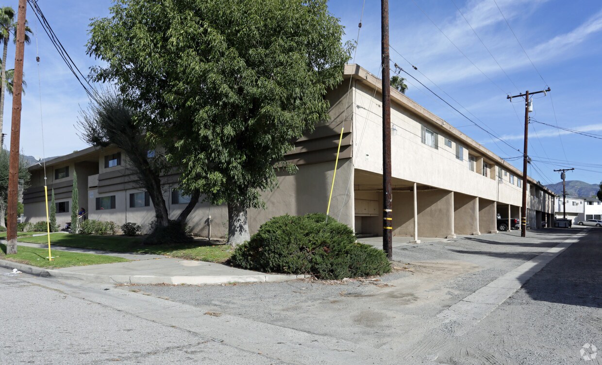 Foto del edificio - 135 Ralston Ave